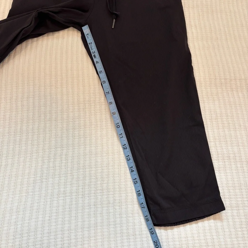 Lululemon Dance Studio Mid-Rise Cropped Pant Lightweight Swift Fabric Size 2
